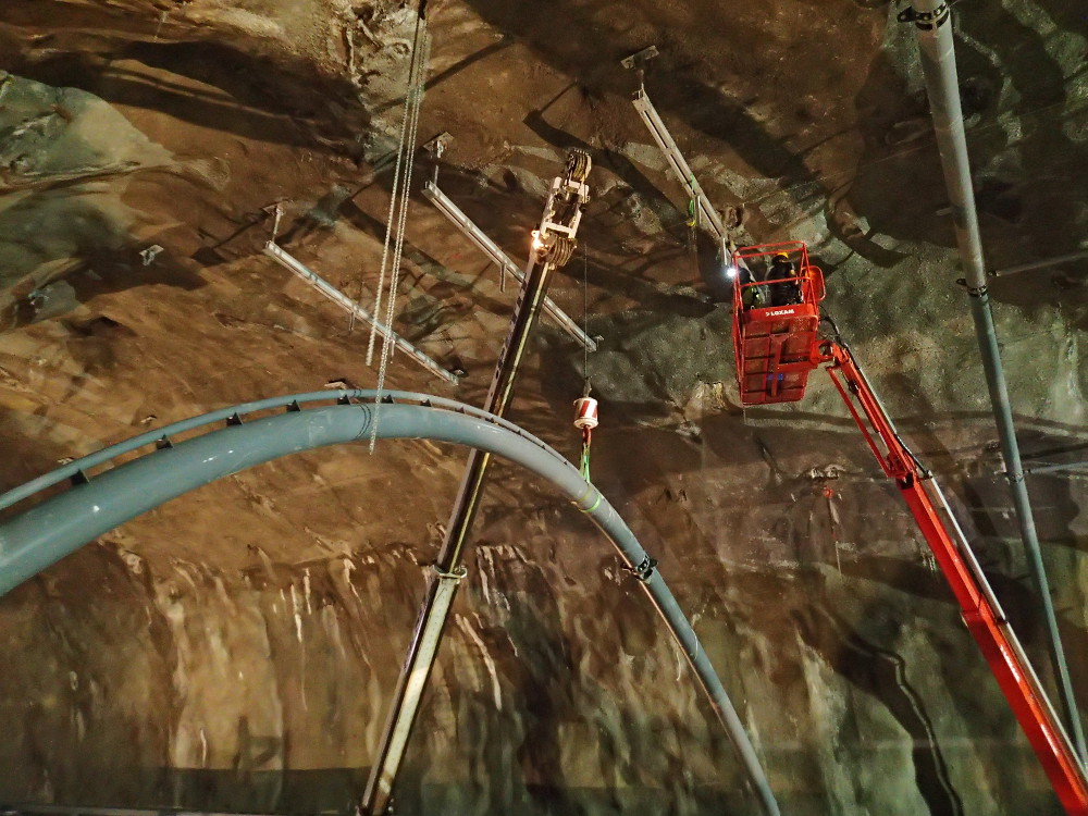 Travaux d'accès difficile dans la caverne de Veytaux