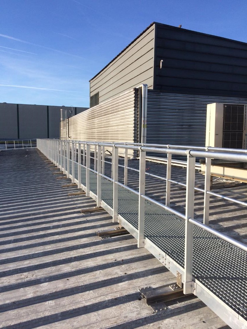 passerelle sur toiture fragile 2